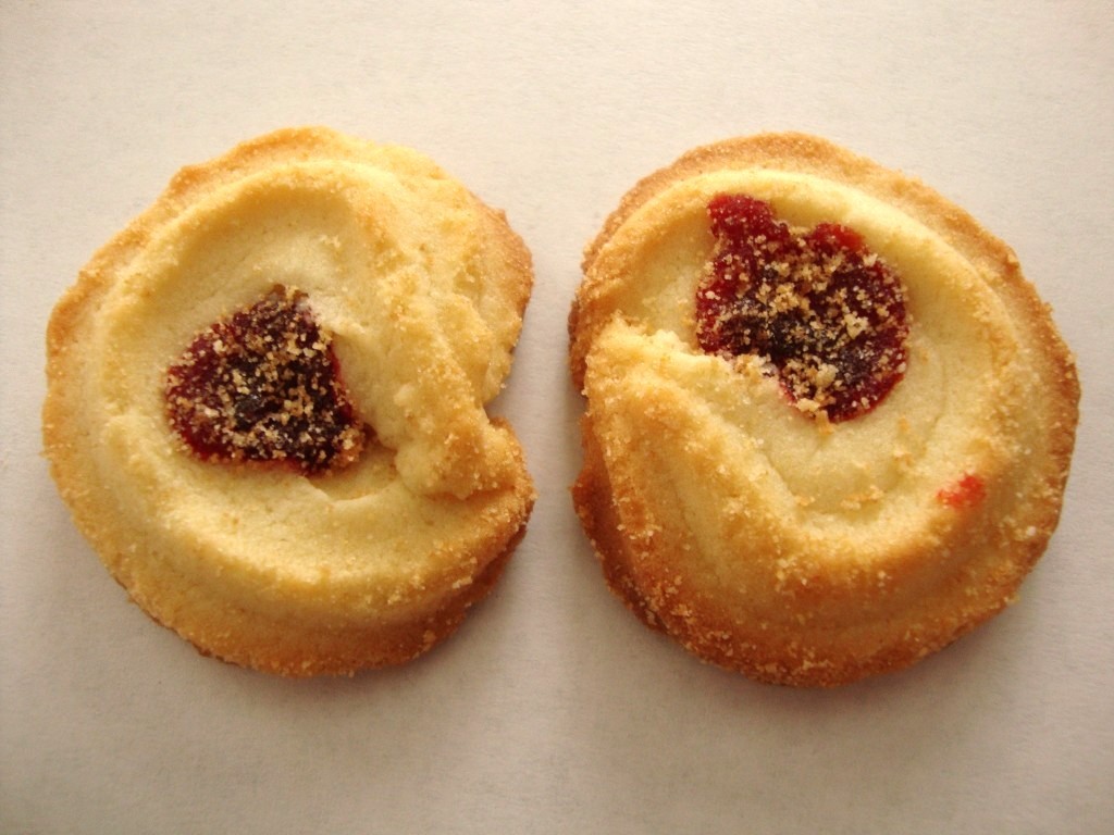 Click to Buy Knott's Berry Farm Strawberry Shortbread Premium Cookies
