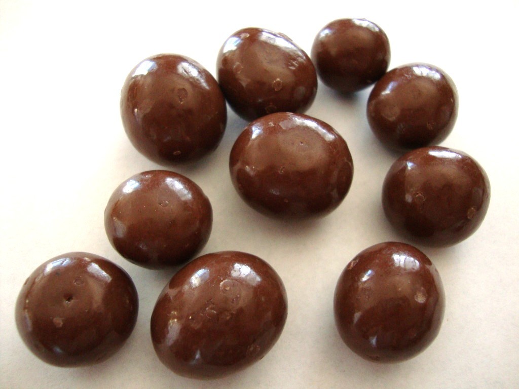 Click to Buy Mauna Loa Milk Chocolate Macadamias