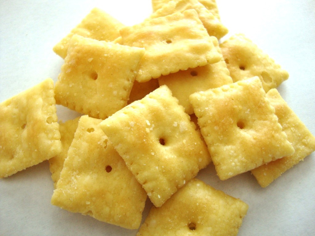 Click to Buy Cheez-It White Cheddar Baked Snack Crackers