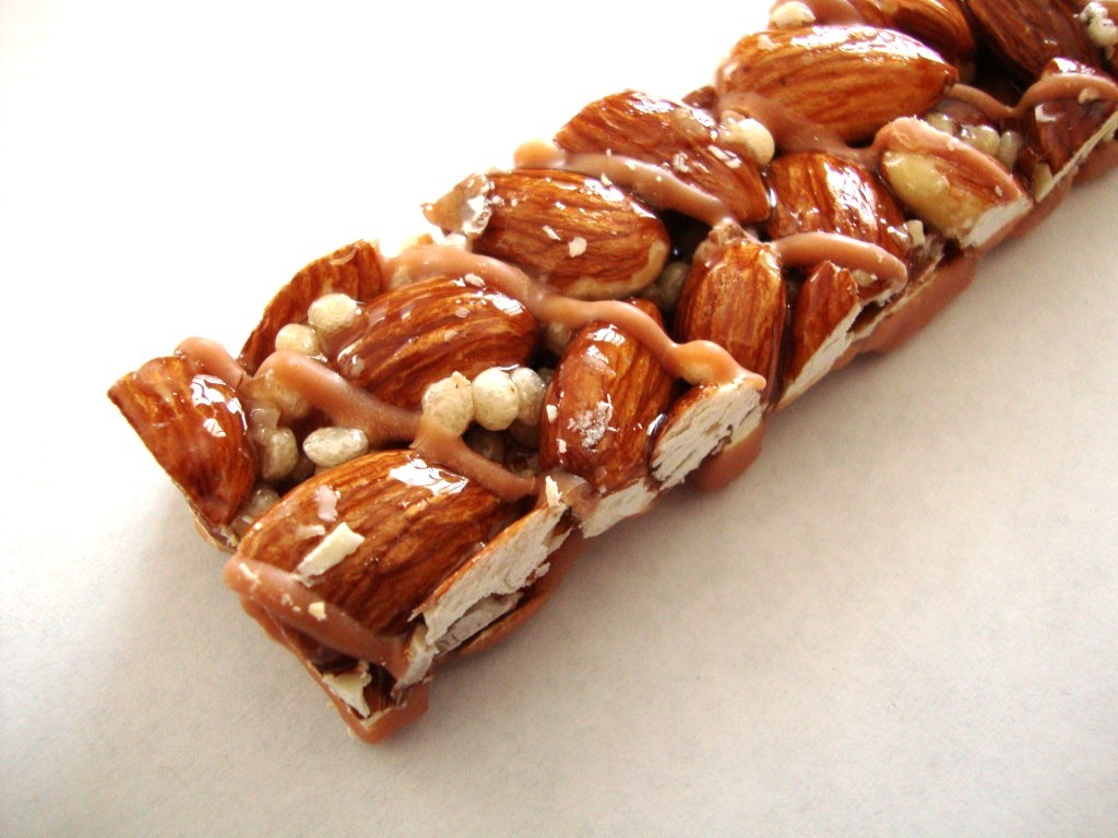 Click to Buy KIND Nuts & Spices Bars, Caramel Almond & Sea Salt