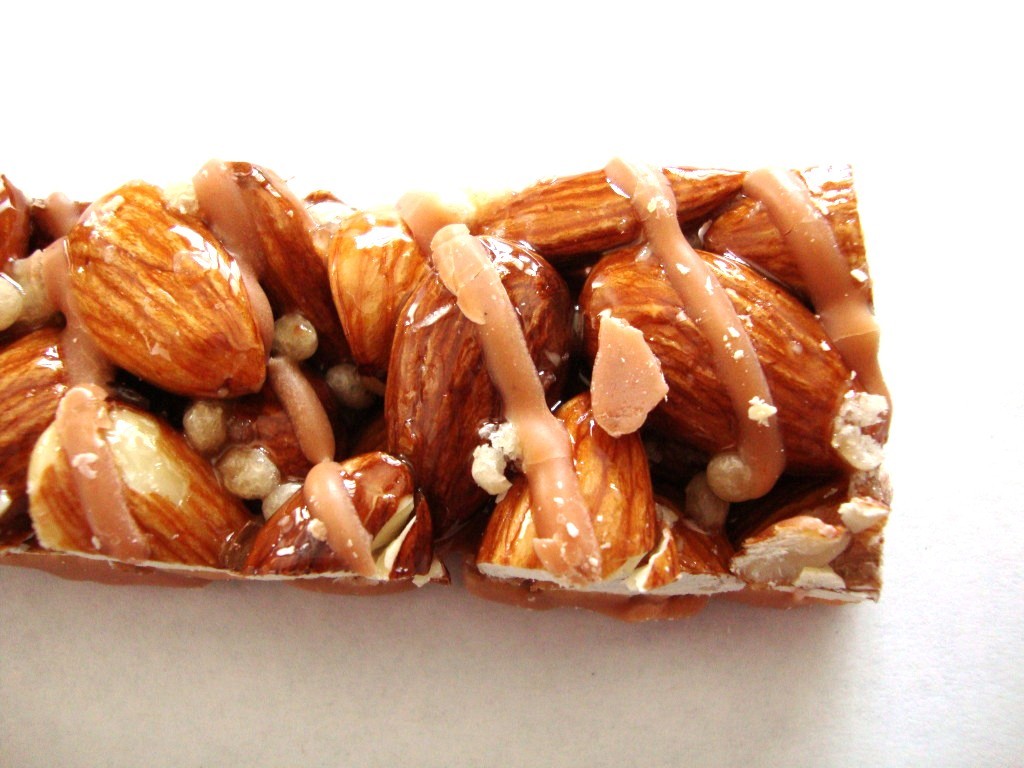 Click to Buy KIND Nuts & Spices Bars, Caramel Almond & Sea Salt