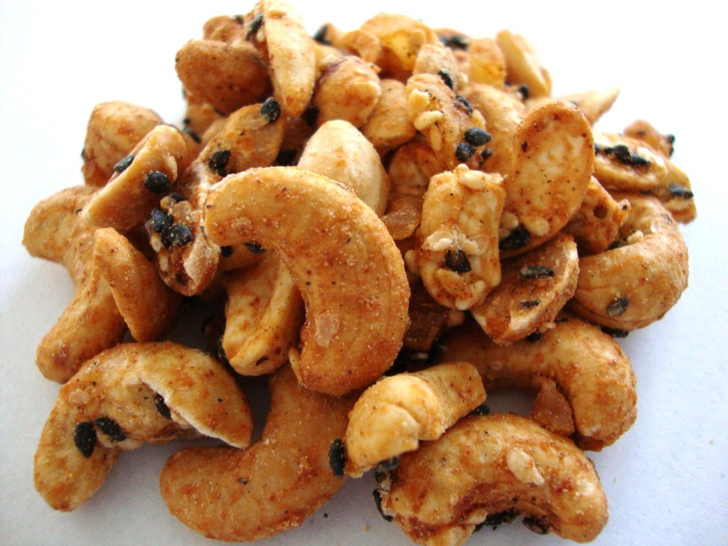 Click to Buy Sahale Snacks Nut Blend, Sing Buri Cashews