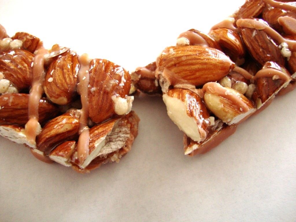 Click to Buy KIND Nuts & Spices Bars, Caramel Almond & Sea Salt