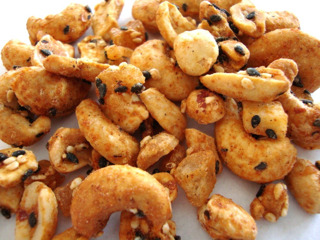 Click to Buy Sahale Snacks Nut Blend, Sing Buri Cashews