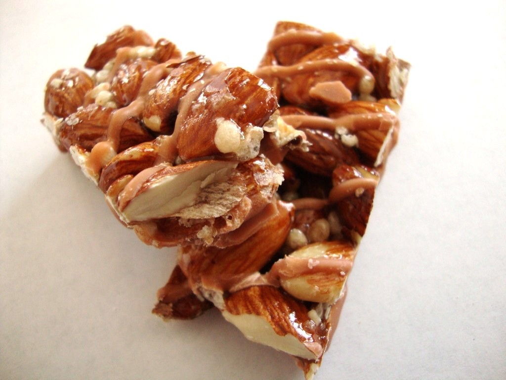 Click to Buy KIND Nuts & Spices Bars, Caramel Almond & Sea Salt