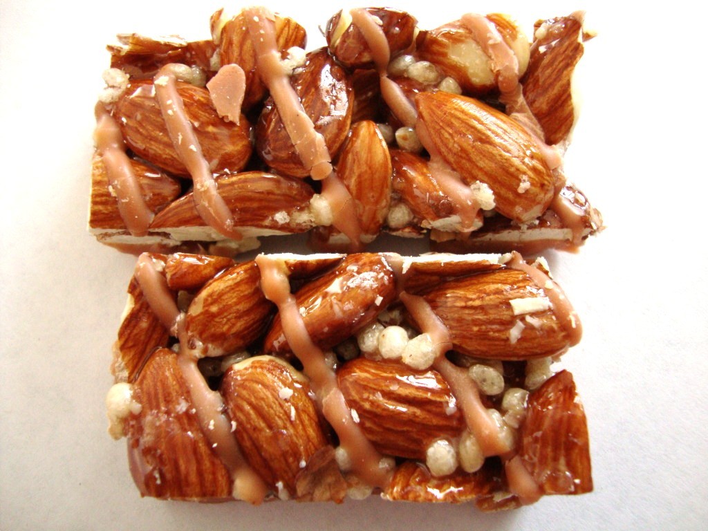Click to Buy KIND Nuts & Spices Bars, Caramel Almond & Sea Salt