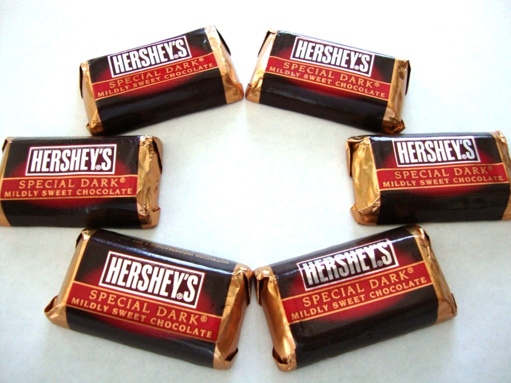 Click to Buy Hershey's Miniatures Assortment