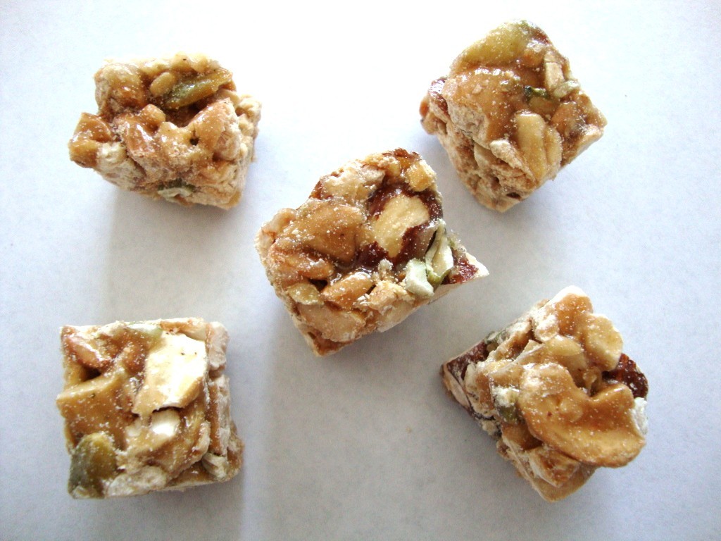 Click to Buy Kirkland Signature Cashew Clusters with Almonds and Pumpkin Seeds