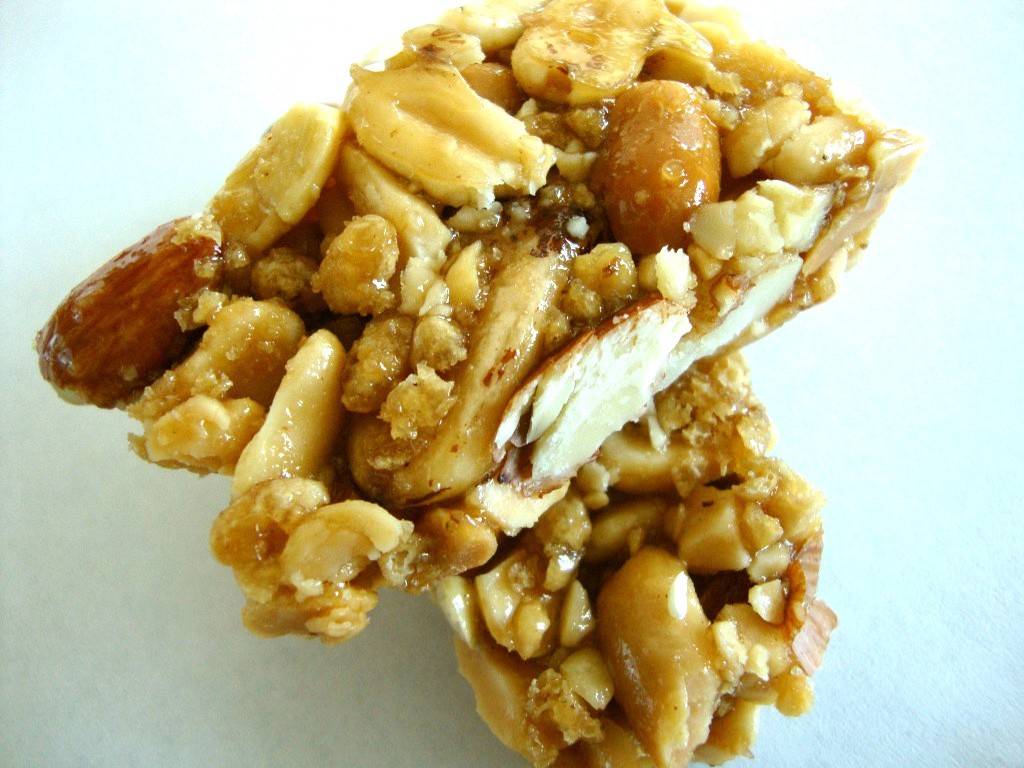 Click to Buy KIND Plus Bars, Almond Walnut Macadamia with Peanuts + Protein