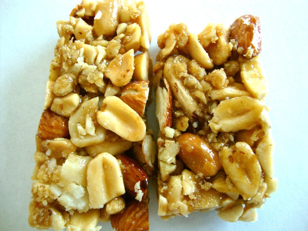 Click to Buy KIND Plus Bars, Almond Walnut Macadamia with Peanuts + Protein