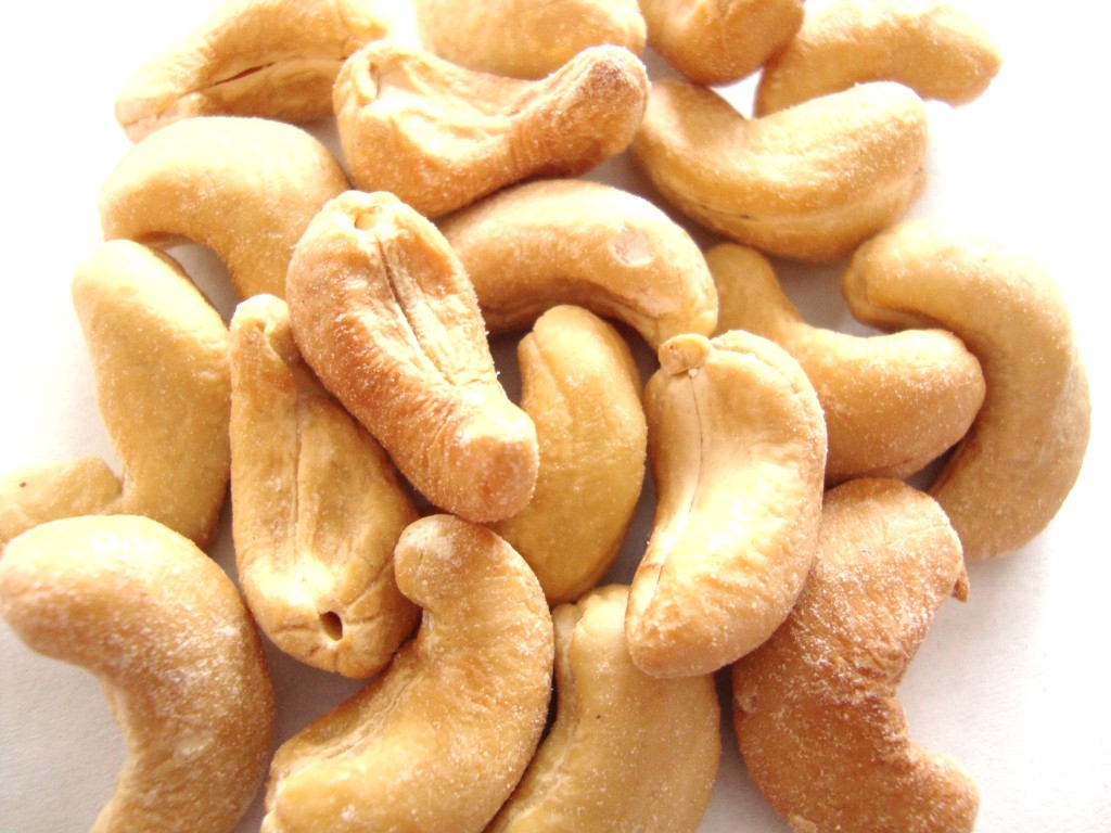 Click to Buy Woodstock Farms Dry Roasted & Salted Organic Cashews