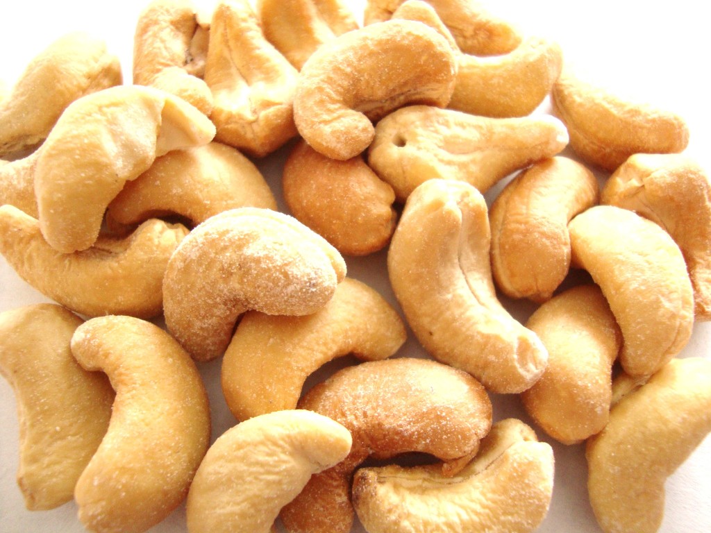Click to Buy Woodstock Farms Dry Roasted & Salted Organic Cashews
