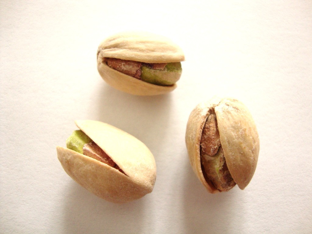 Click to Buy Kirkland Signature Roasted and Salted California Pistachios