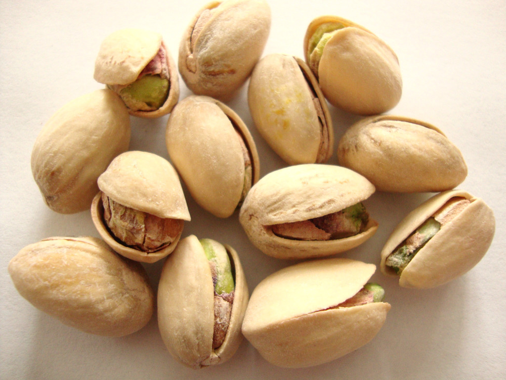 Click to Buy Kirkland Signature Roasted and Salted California Pistachios