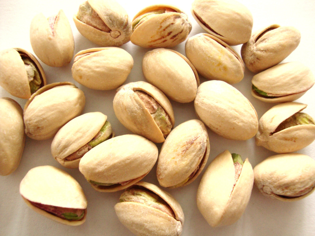 Click to Buy Kirkland Signature Roasted and Salted California Pistachios