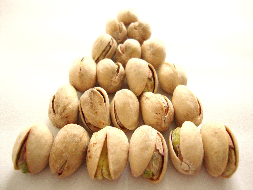 Click to Buy Kirkland Signature Roasted and Salted California Pistachios