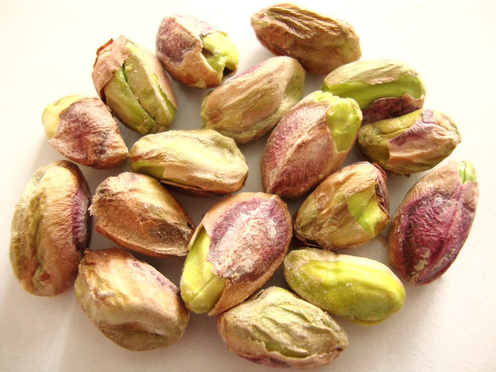 Click to Buy Kirkland Signature Roasted and Salted California Pistachios