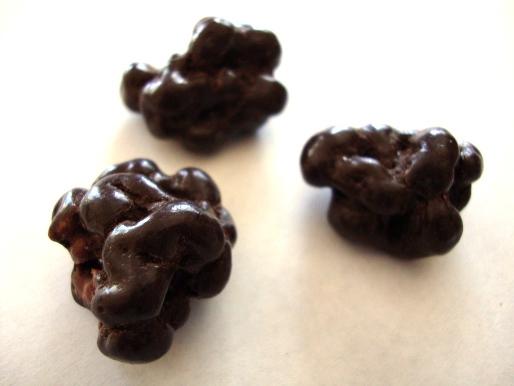 Click to Buy BROOKSIDE Dark Chocolate Crunchy Clusters Berry Medley Flavors