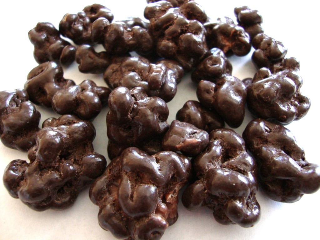 Click to Buy BROOKSIDE Dark Chocolate Crunchy Clusters Berry Medley Flavors