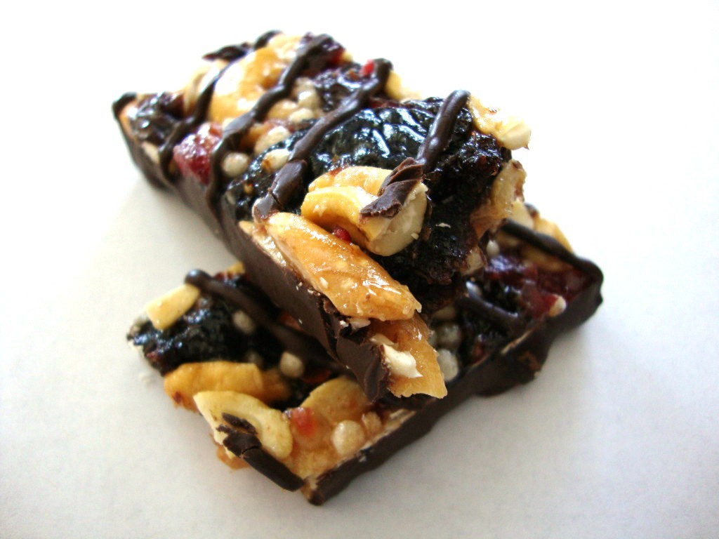 Click to Buy KIND Plus Bars, Dark Chocolate Cherry Cashew + Antioxidants