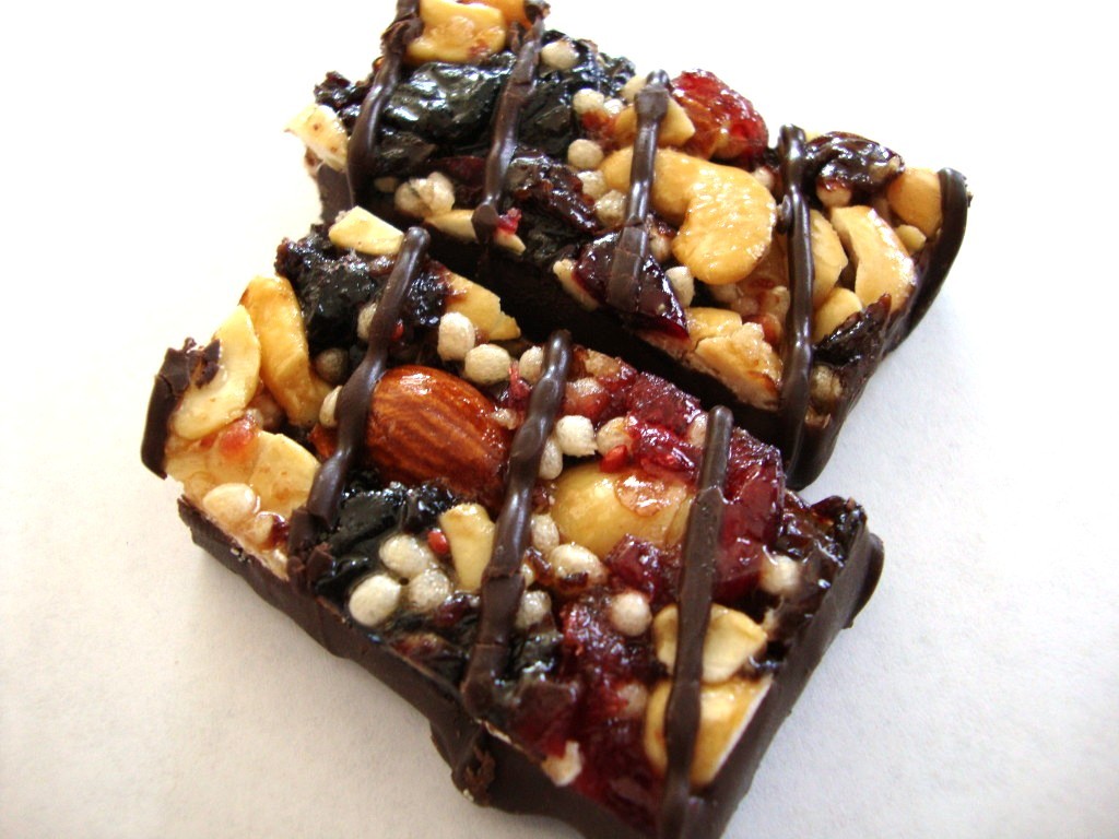 Click to Buy KIND Plus Bars, Dark Chocolate Cherry Cashew + Antioxidants